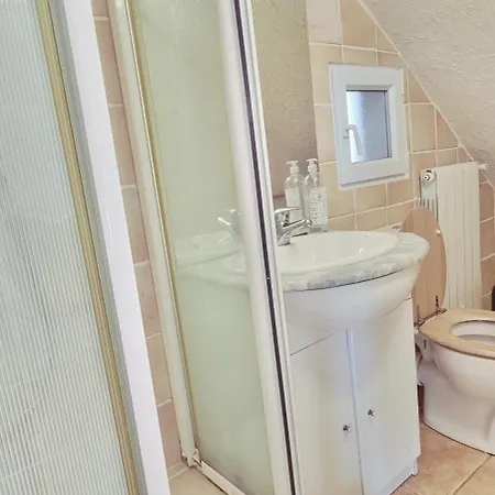 Anthea Saint-Raphaël