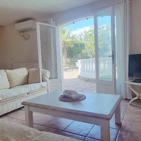 Anthea Saint-Raphaël