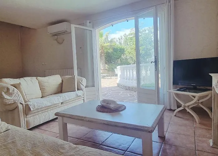 Anthea Saint-Raphaël